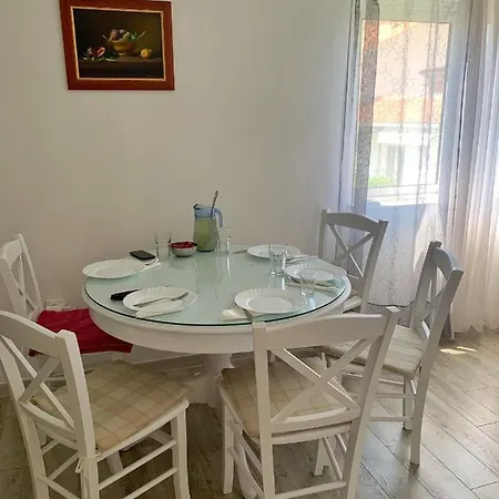 Antony 2 Apartment *