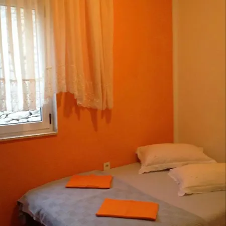 Antony 2 Apartman *