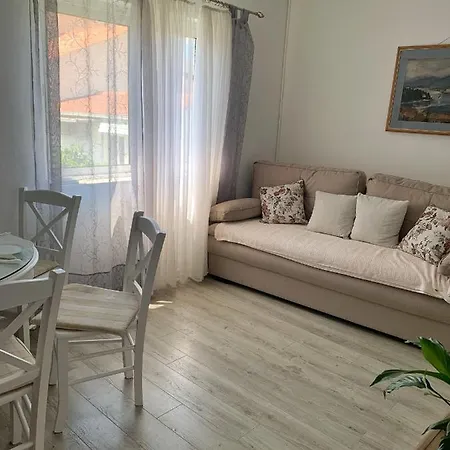 Apartman Antony 2 *