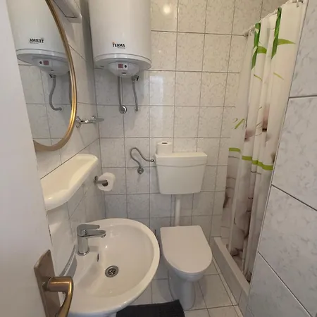 Antony 2 Apartman *